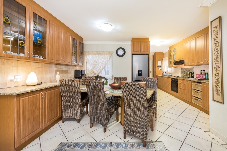9 Bedroom Property for Sale in Vierlanden Western Cape